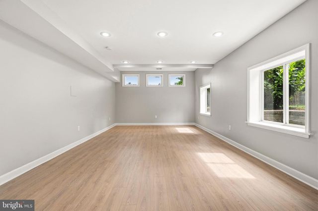 2232 N UNDERWOOD ST, Falls Church, VA 22043
