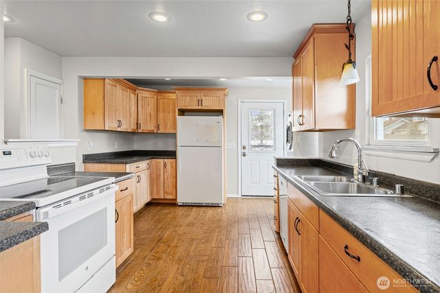 240 S 59th Street, Tacoma, WA 98408