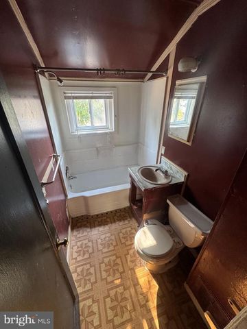 815 50TH PL NE, Washington, DC 20019