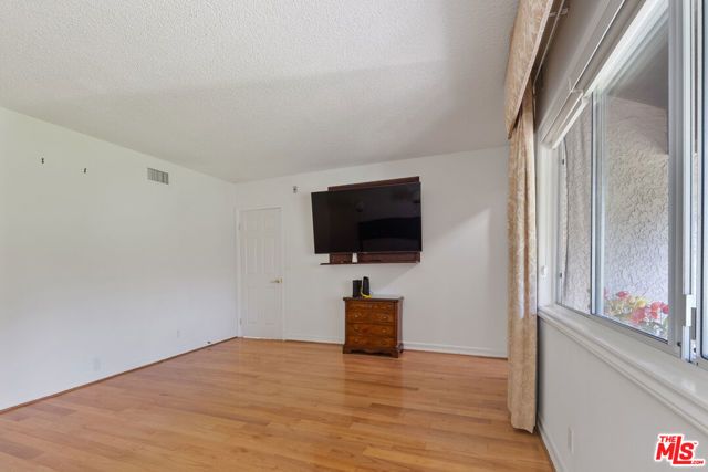 7800 Via Genova, Burbank, CA 91504