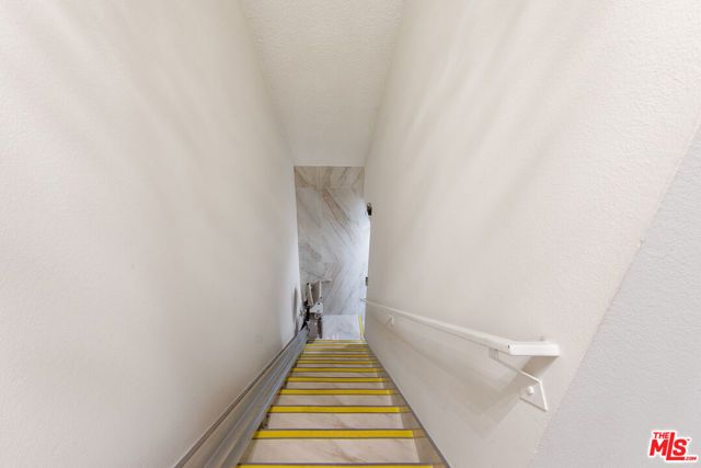 7800 Via Genova, Burbank, CA 91504