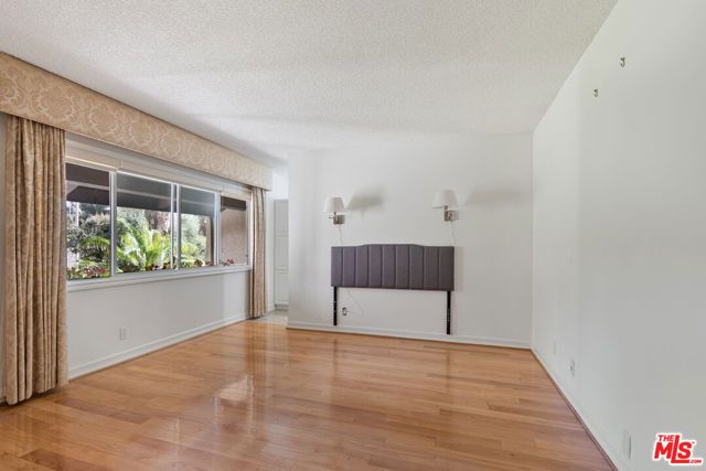 7800 Via Genova, Burbank, CA 91504