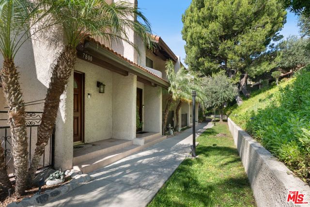 7800 Via Genova, Burbank, CA 91504