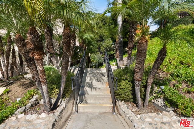 7800 Via Genova, Burbank, CA 91504