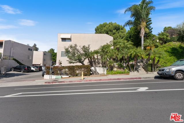 7800 Via Genova, Burbank, CA 91504