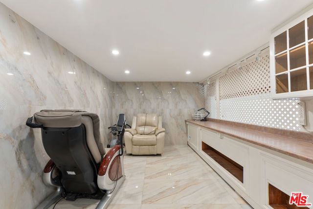 7800 Via Genova, Burbank, CA 91504