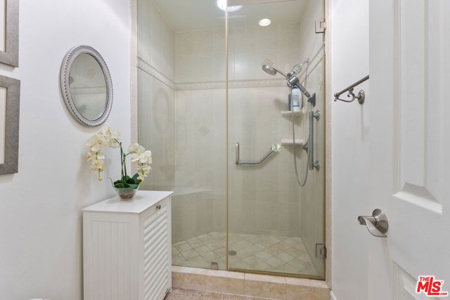 7800 Via Genova, Burbank, CA 91504