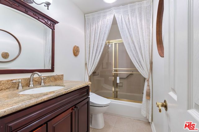 7800 Via Genova, Burbank, CA 91504