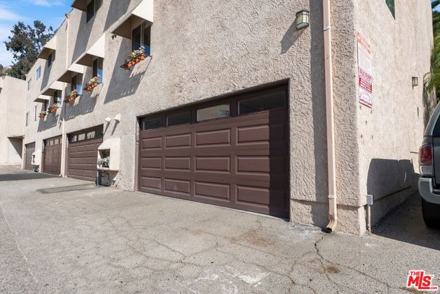 7800 Via Genova, Burbank, CA 91504