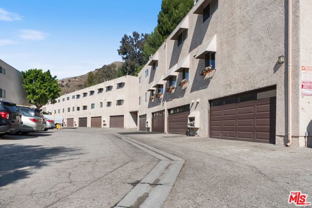 7800 Via Genova, Burbank, CA 91504