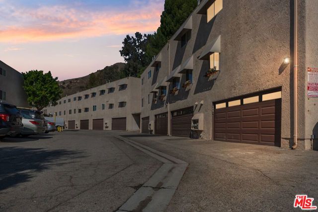 7800 Via Genova, Burbank, CA 91504