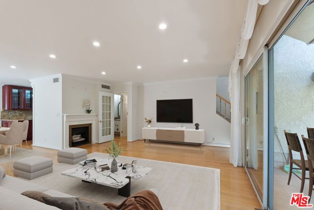 7800 Via Genova, Burbank, CA 91504