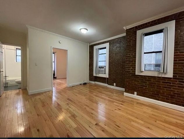 21-06 35th Street 3C, Astoria, NY 11105