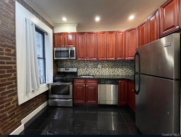 21-06 35th Street 3C, Astoria, NY 11105