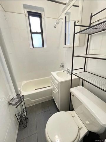 21-06 35th Street 3C, Astoria, NY 11105