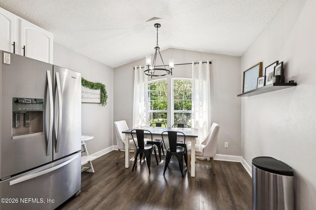 521 SHAMROCK Avenue S, Jacksonville, FL 32218