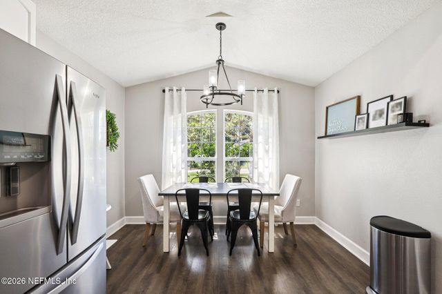 521 SHAMROCK Avenue S, Jacksonville, FL 32218