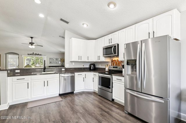 521 SHAMROCK Avenue S, Jacksonville, FL 32218