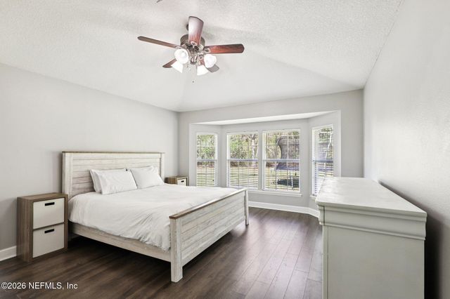 521 SHAMROCK Avenue S, Jacksonville, FL 32218