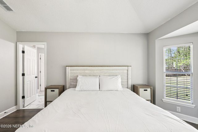 521 SHAMROCK Avenue S, Jacksonville, FL 32218