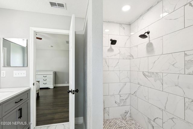 521 SHAMROCK Avenue S, Jacksonville, FL 32218