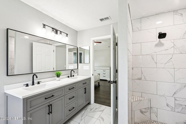 521 SHAMROCK Avenue S, Jacksonville, FL 32218