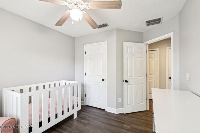 521 SHAMROCK Avenue S, Jacksonville, FL 32218