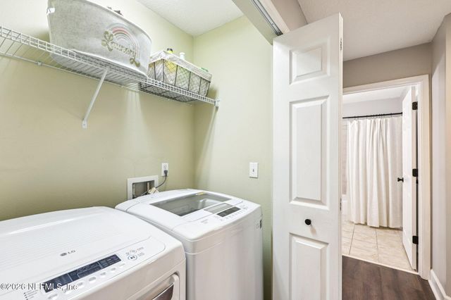 521 SHAMROCK Avenue S, Jacksonville, FL 32218