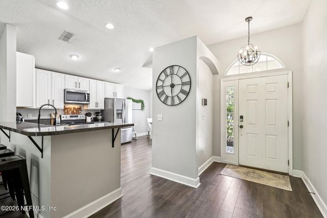 521 SHAMROCK Avenue S, Jacksonville, FL 32218