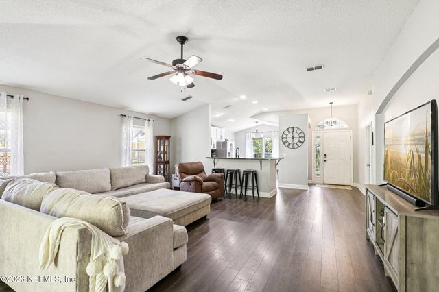 521 SHAMROCK Avenue S, Jacksonville, FL 32218