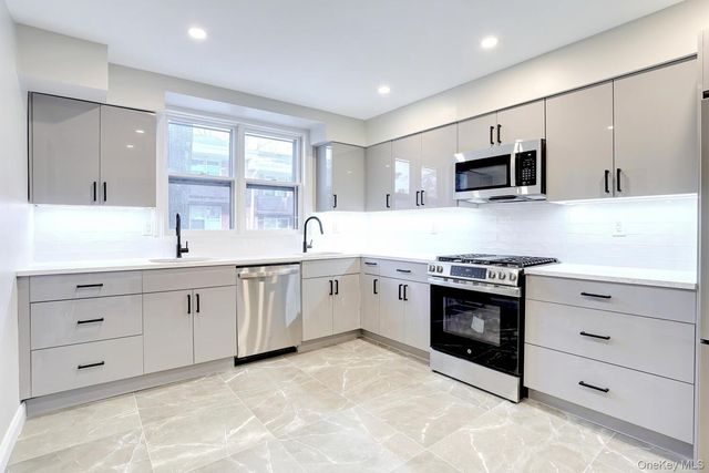 188 Kearsing Parkway, Monsey, NY 10952