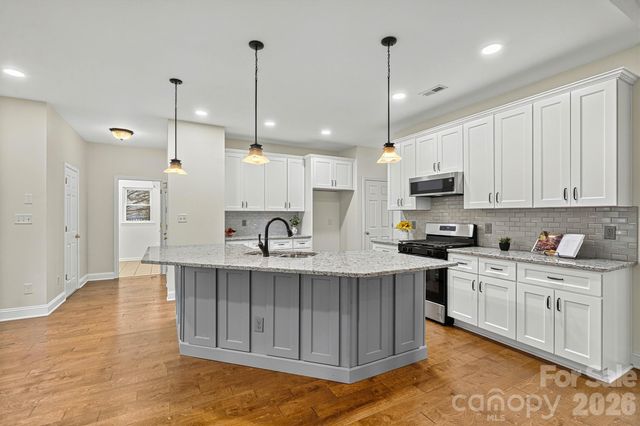7542 Sedgebrook Drive W, Stanley, NC 28164