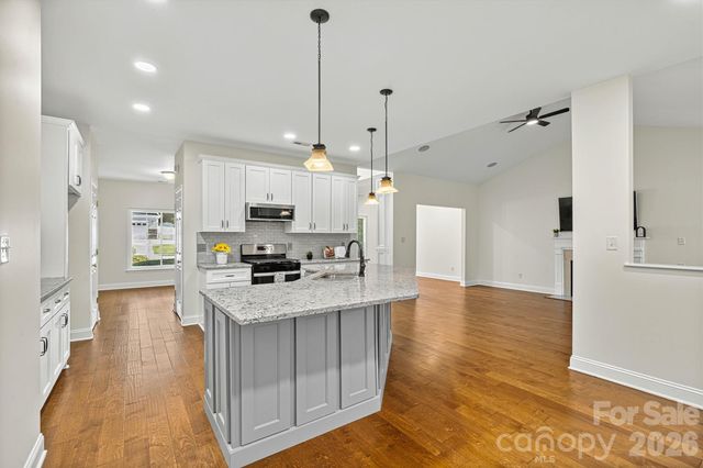 7542 Sedgebrook Drive W, Stanley, NC 28164