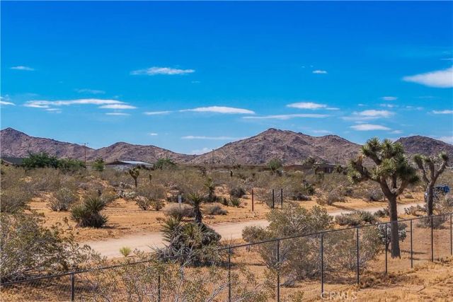 975 Jemez Trail, Yucca Valley, CA 92284