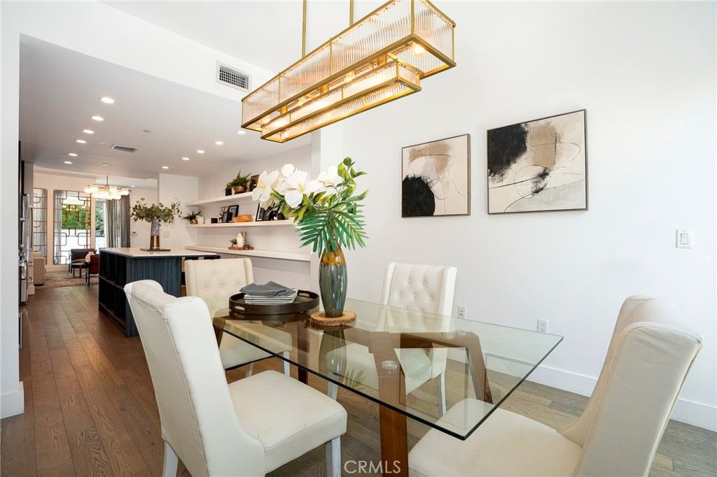 Image 10 of property listing at 1345 Havenhurst 4, West Hollywood, CA 90046