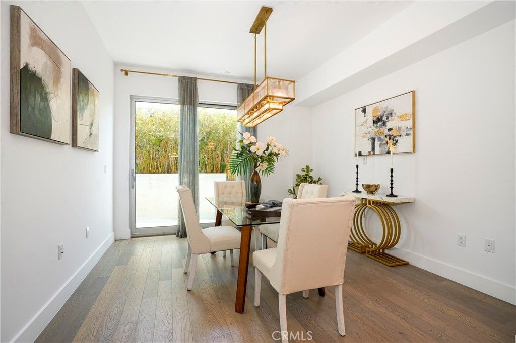 Image 11 of property listing at 1345 Havenhurst 4, West Hollywood, CA 90046