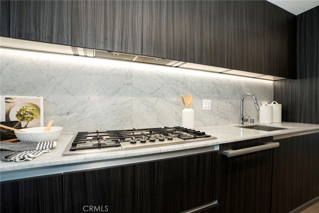 Image 17 of property listing at 1345 Havenhurst 4, West Hollywood, CA 90046