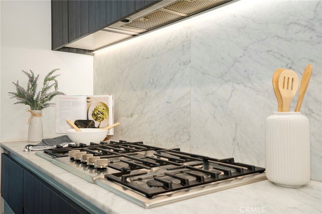 Image 18 of property listing at 1345 Havenhurst 4, West Hollywood, CA 90046