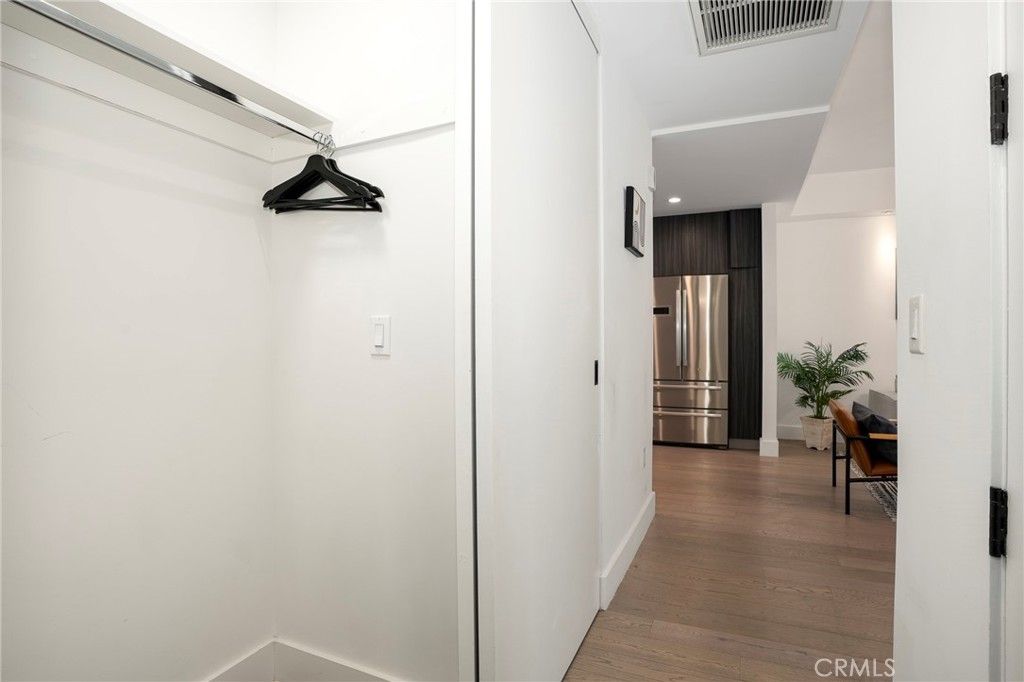 Image 20 of property listing at 1345 Havenhurst 4, West Hollywood, CA 90046