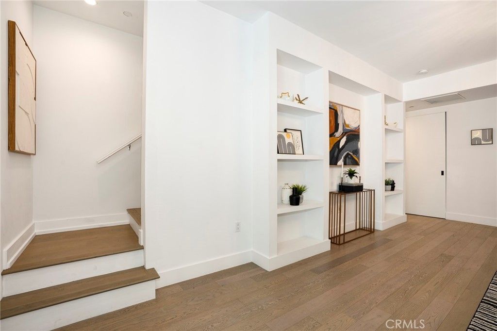 Image 23 of property listing at 1345 Havenhurst 4, West Hollywood, CA 90046