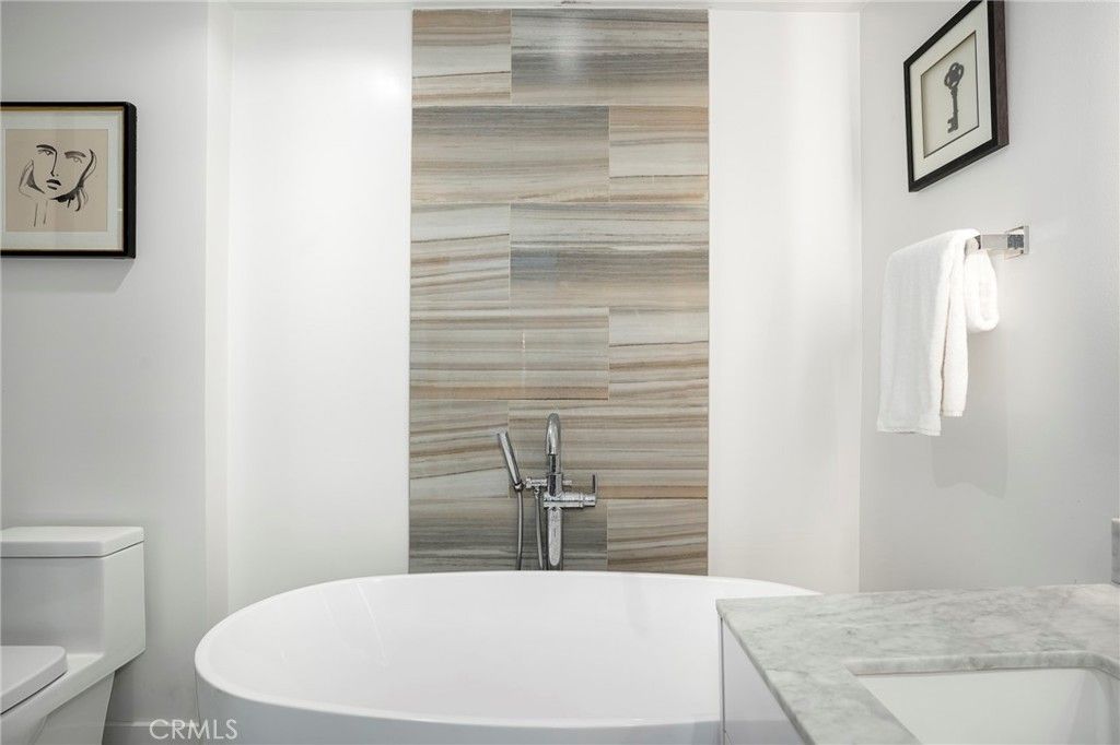 Image 30 of property listing at 1345 Havenhurst 4, West Hollywood, CA 90046