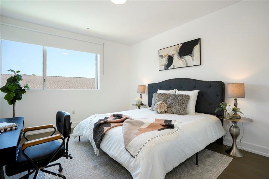 Image 31 of property listing at 1345 Havenhurst 4, West Hollywood, CA 90046