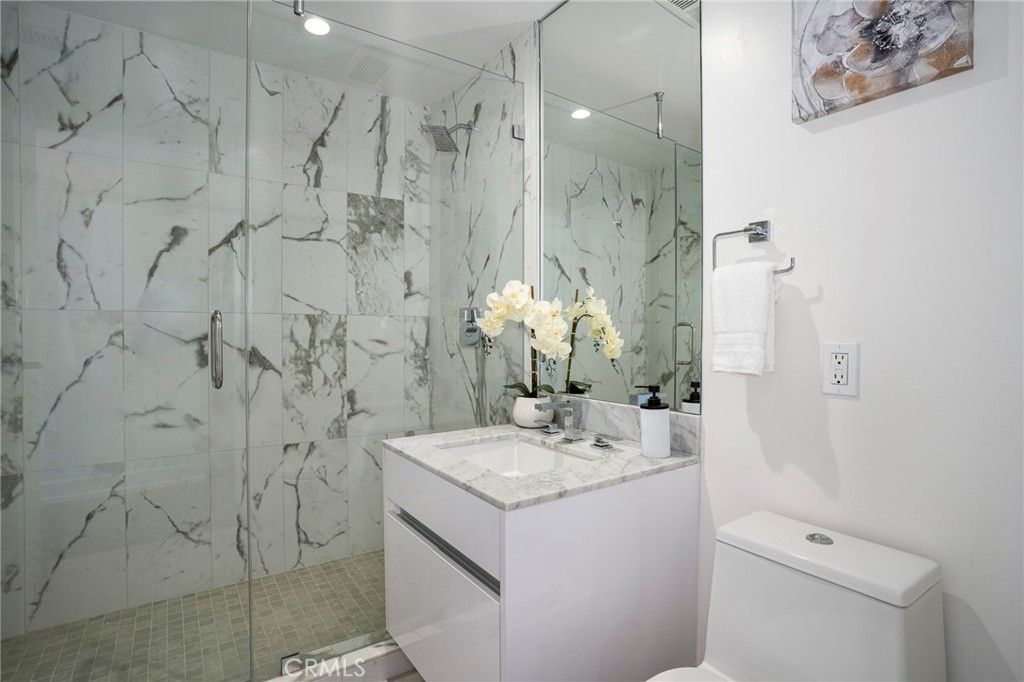 Image 34 of property listing at 1345 Havenhurst 4, West Hollywood, CA 90046
