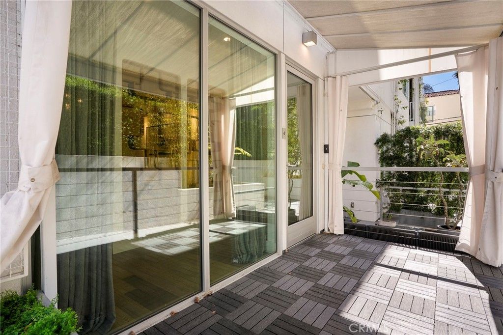 Image 36 of property listing at 1345 Havenhurst 4, West Hollywood, CA 90046