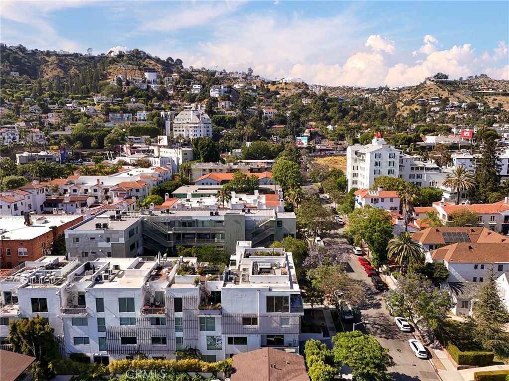 Image 39 of property listing at 1345 Havenhurst 4, West Hollywood, CA 90046