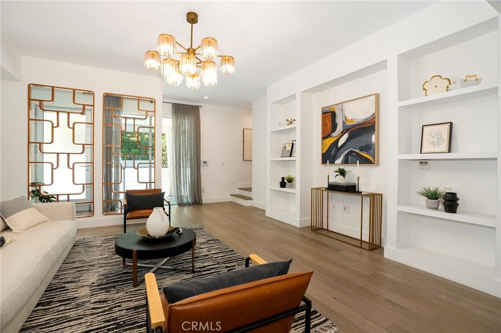 Image 4 of property listing at 1345 Havenhurst 4, West Hollywood, CA 90046