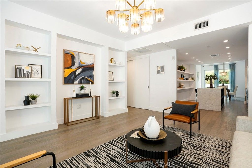Image 7 of property listing at 1345 Havenhurst 4, West Hollywood, CA 90046