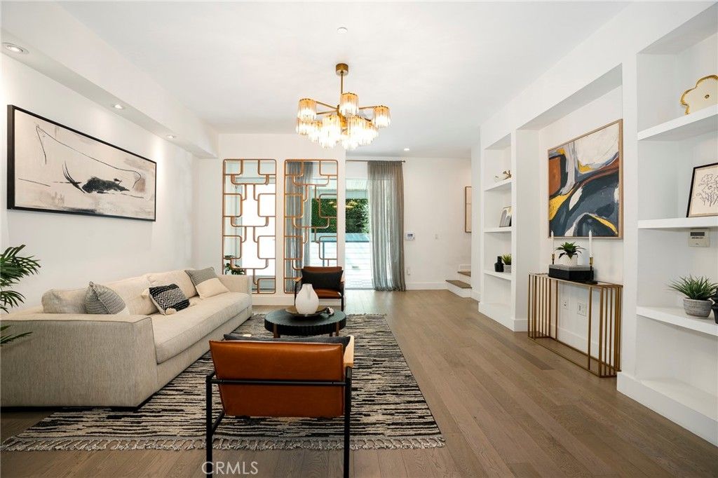 Image 8 of property listing at 1345 Havenhurst 4, West Hollywood, CA 90046