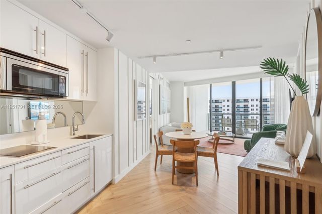 2201 Collins Avenue 1511, Miami Beach, FL 33139