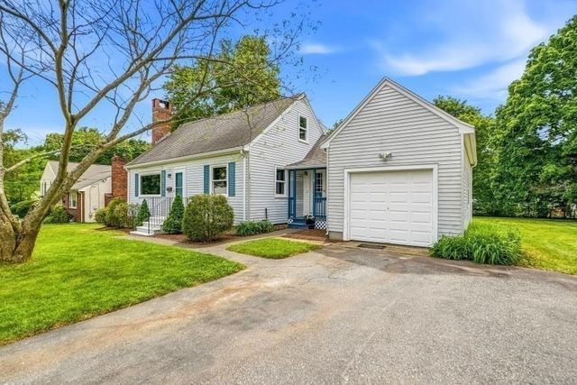 8 Castle Rd, Millis, MA 02054